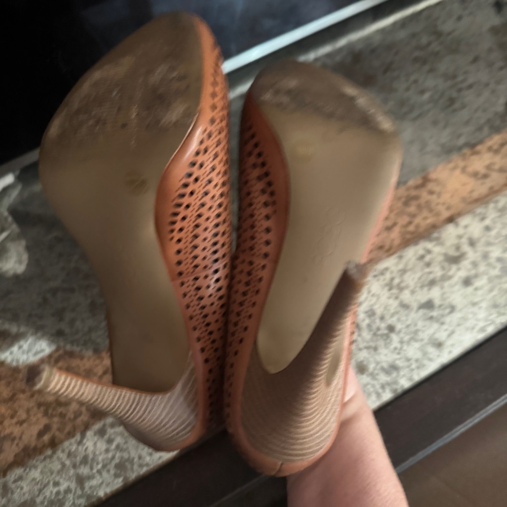 BCBG Paris Size 9 Perdra Leather Platform Heels - Picture 8 of 9